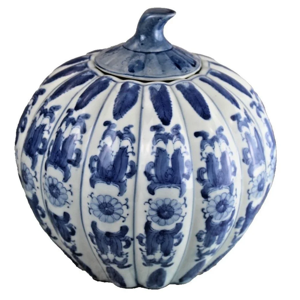 Vintage Chinese Blue White Porcelain Pumpkin Form Lidded Ginger Jar 10.5